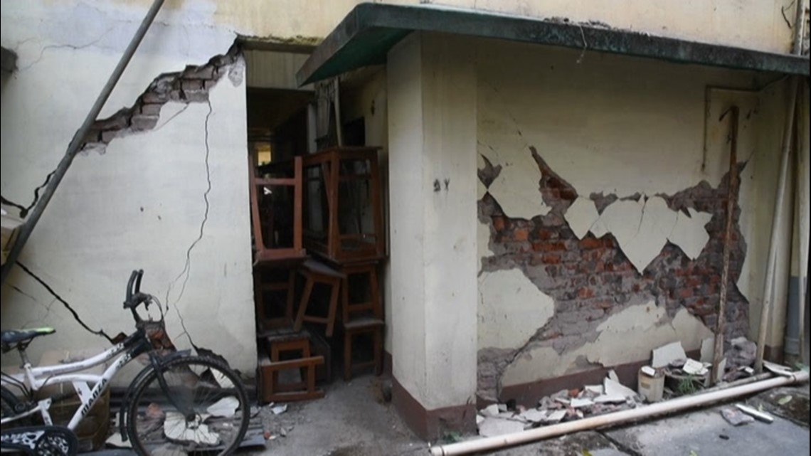 Earthquake leaves damaged homes in India