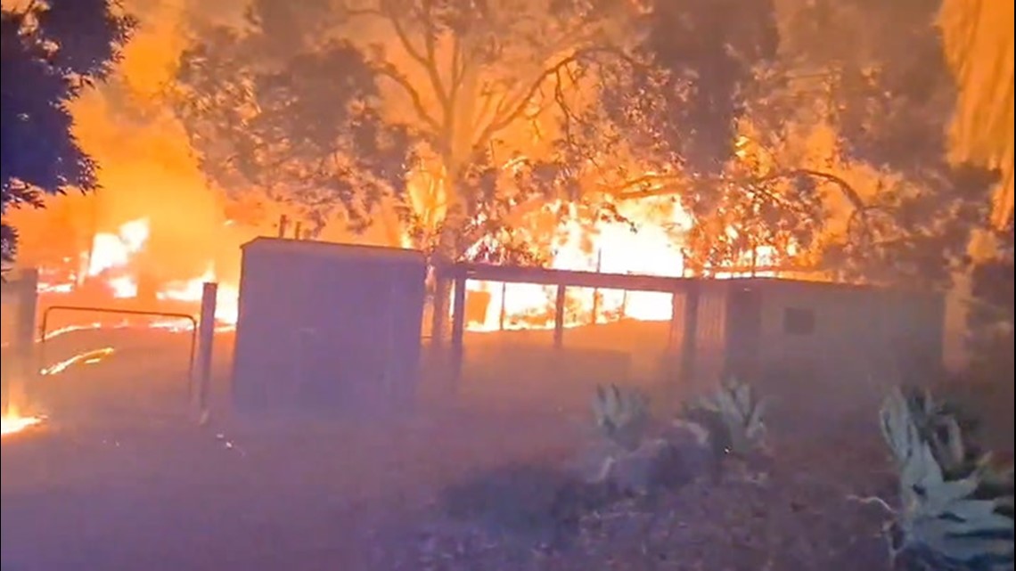 Wind Fueled Wooroloo Bushfire Burns Out Of Control 9news Com