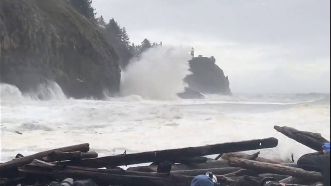 Crowds watch king tides in Washington
