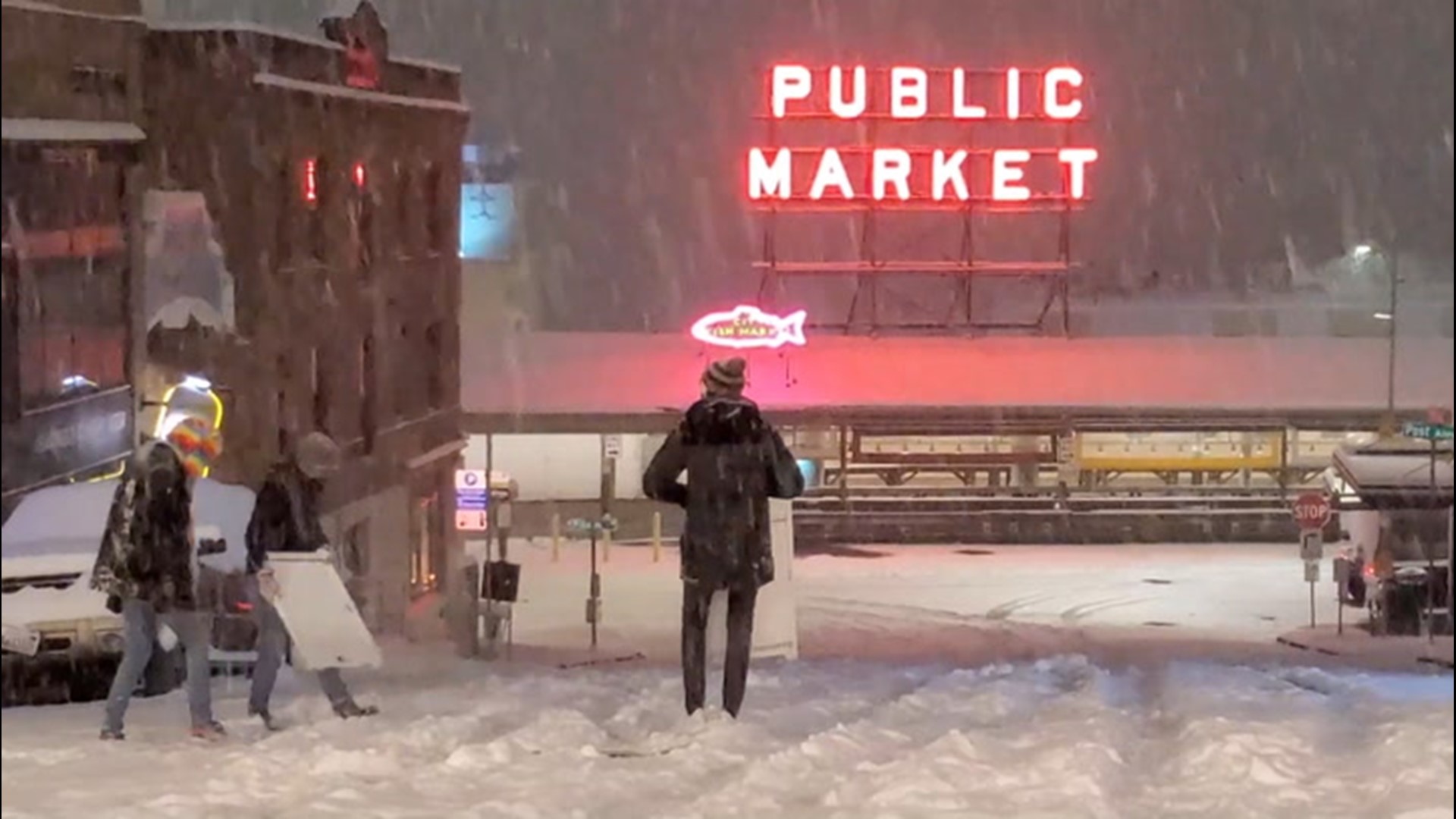 Debilitating snowstorm strikes downtown Seattle