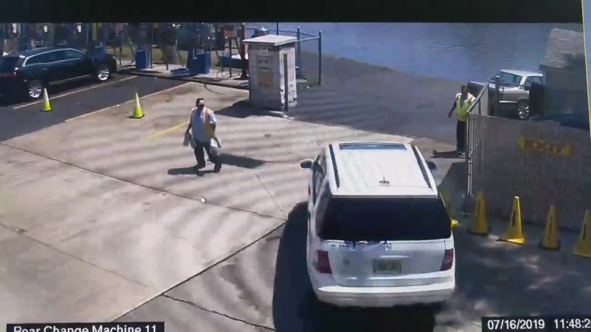 Driver plunges into Hackensack river | 9news.com