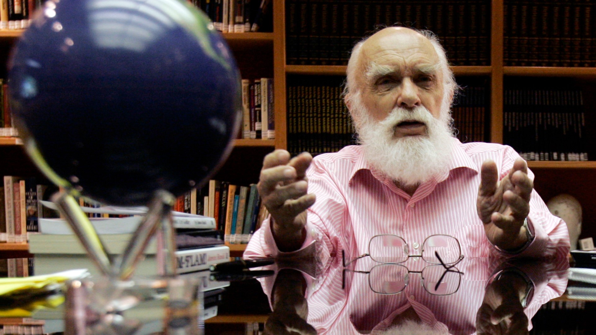 Magician Randi Magician James Randi, known as Amazing Randi, dies at 92 | 9news.com