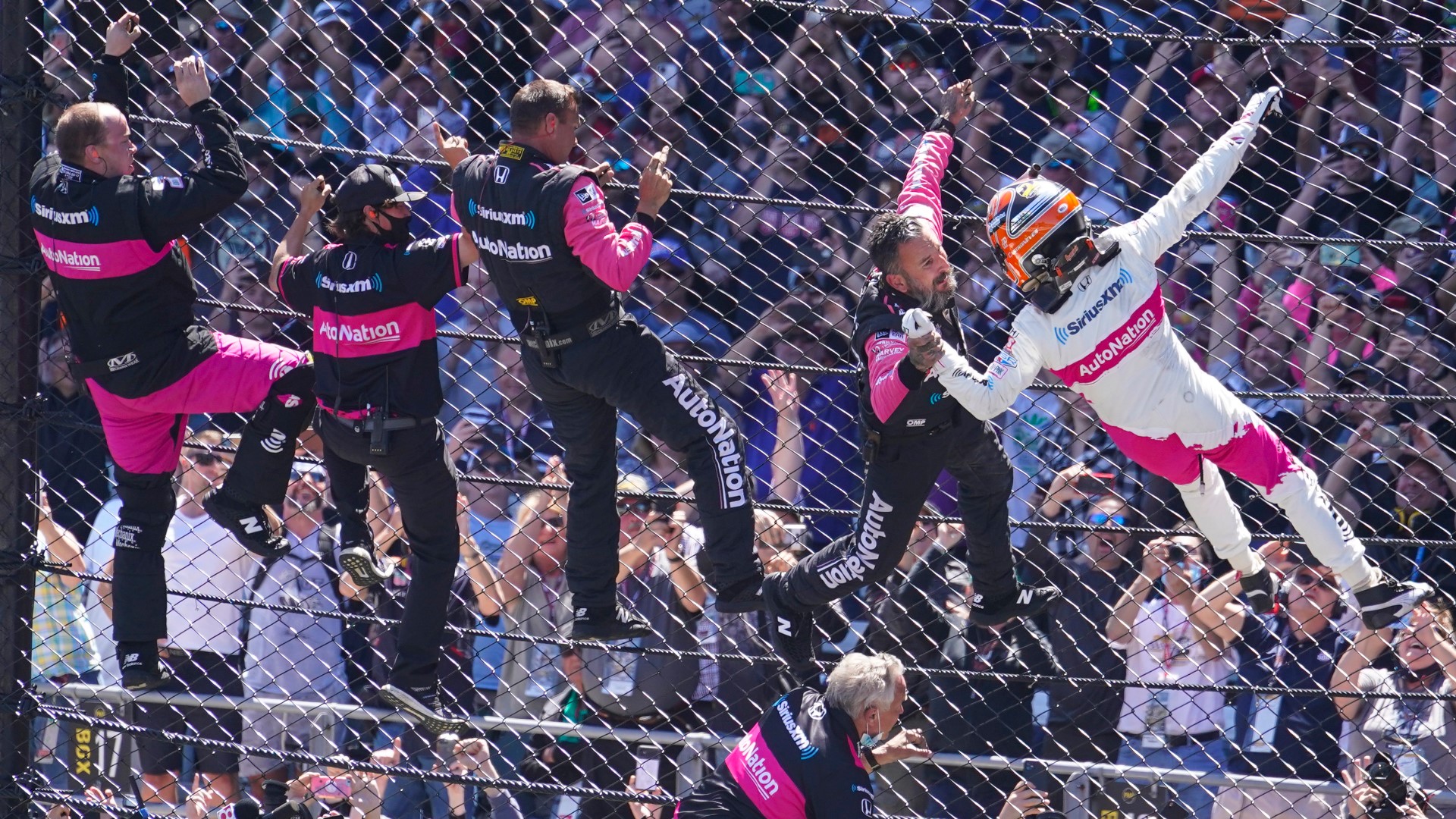 Helio Castroneves wins Indianapolis 500, joins 4-time club | 9news.com