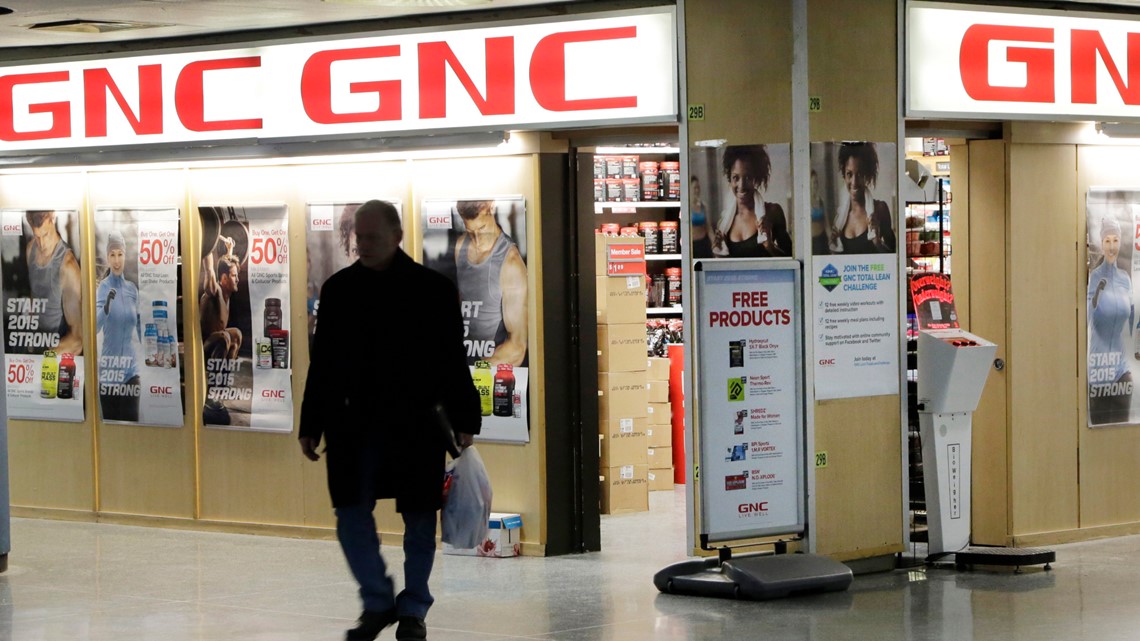 GNC plans to close up to 900 locations