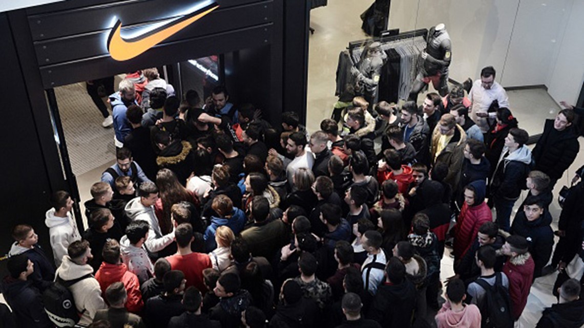 Denver Black Friday shoppers crowd malls