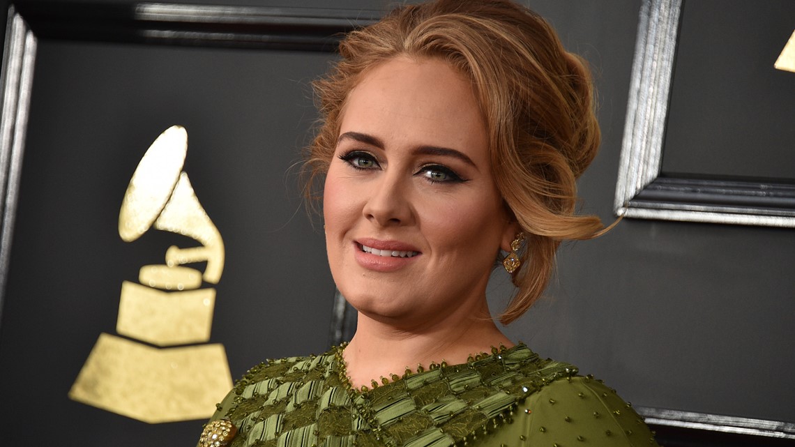 Adele yang menangis di Twitter mengumumkan residensi Las Vegas ditunda
