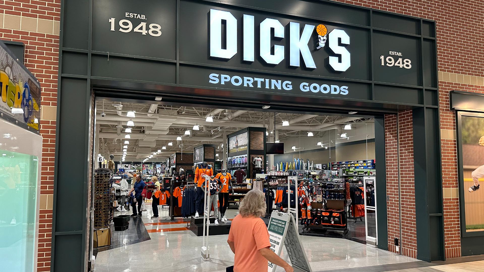 Sporting goods chain to close on Thanksgiving, hire 11,000 holiday workers