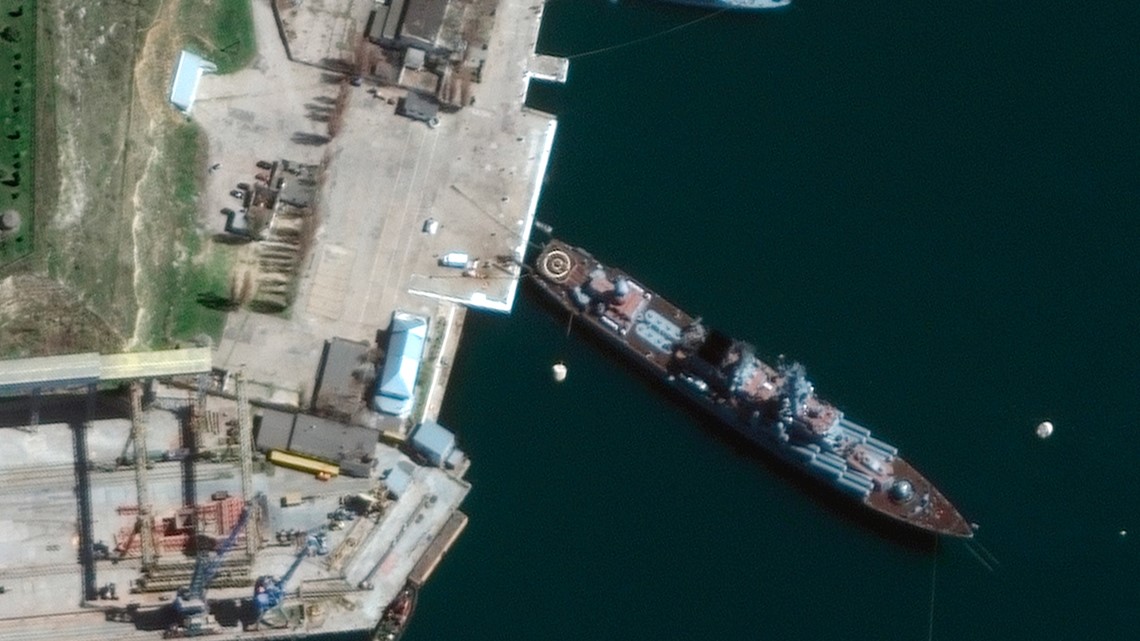 Ukraina mengatakan mereka telah merusak kapal induk Rusia