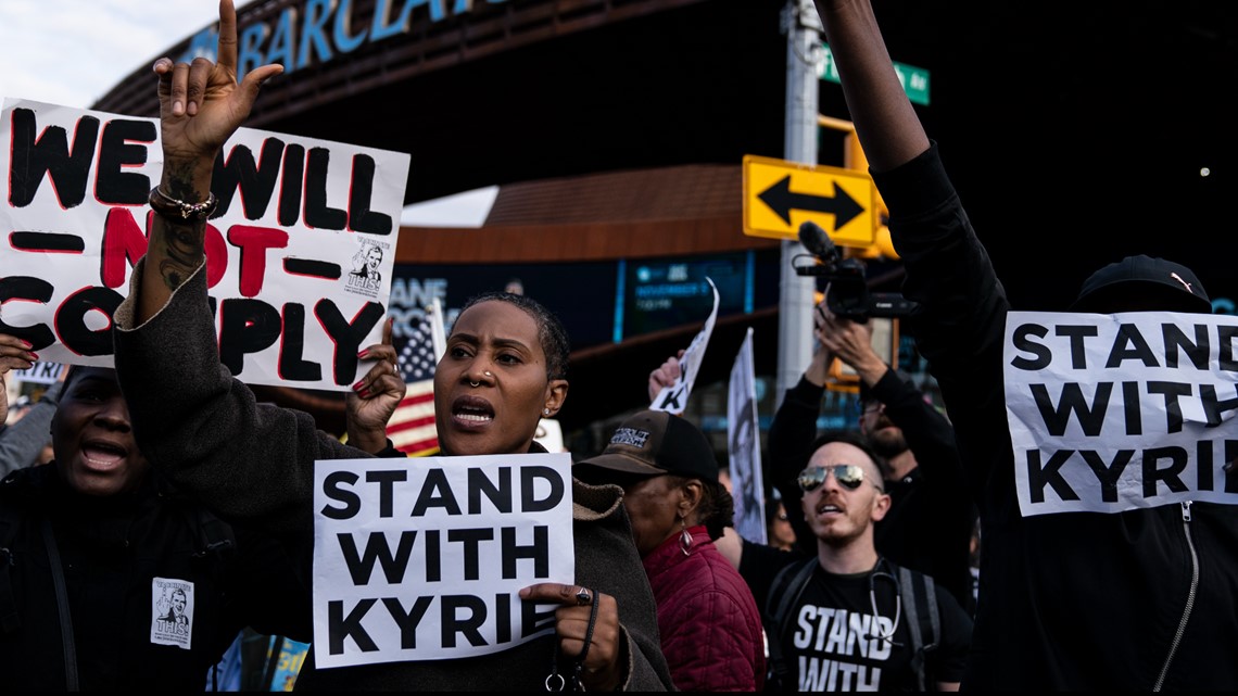 Protesters support Irving over vaccine mandate at Nets game - Vimarsana News