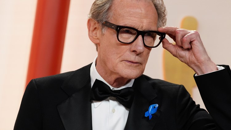 Why did celebrities wear blue ribbons at the Oscars?