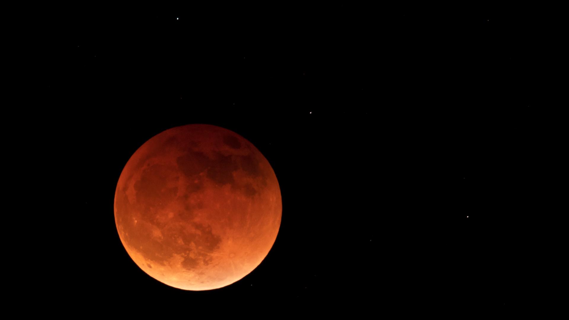 Blood moon 2025: What time is the total lunar eclipse? | 9news.com