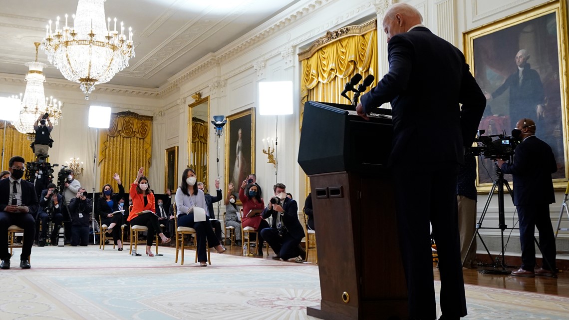 Presiden Biden menghindar dari pers di tahun pertama