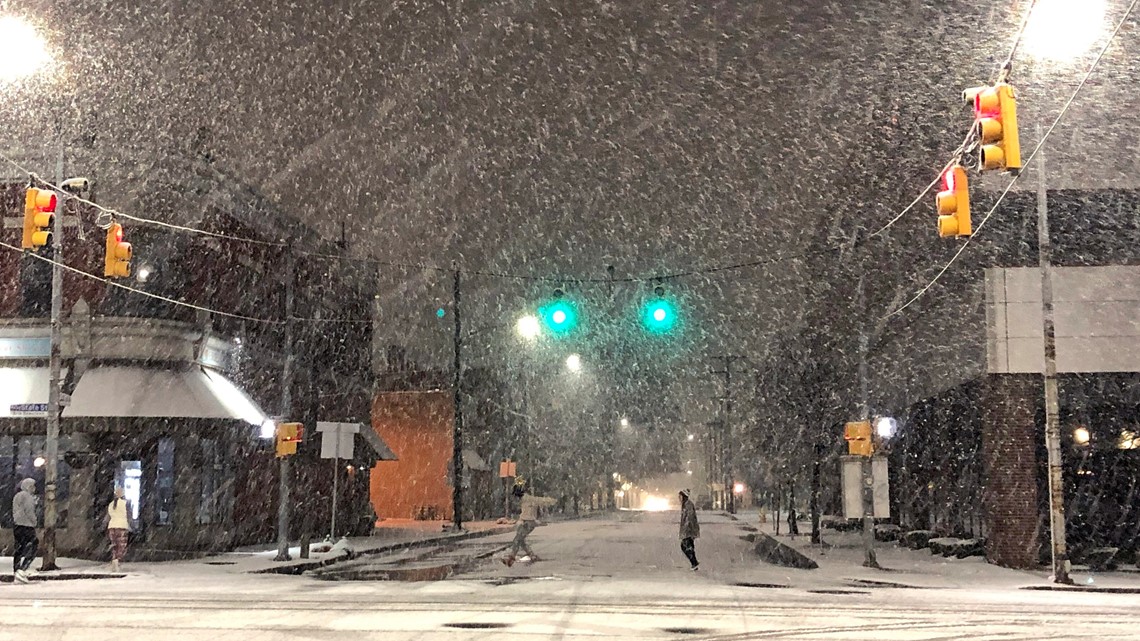 Lake-effect Snowstorm Paralyzes Parts Of New York | 9news.com