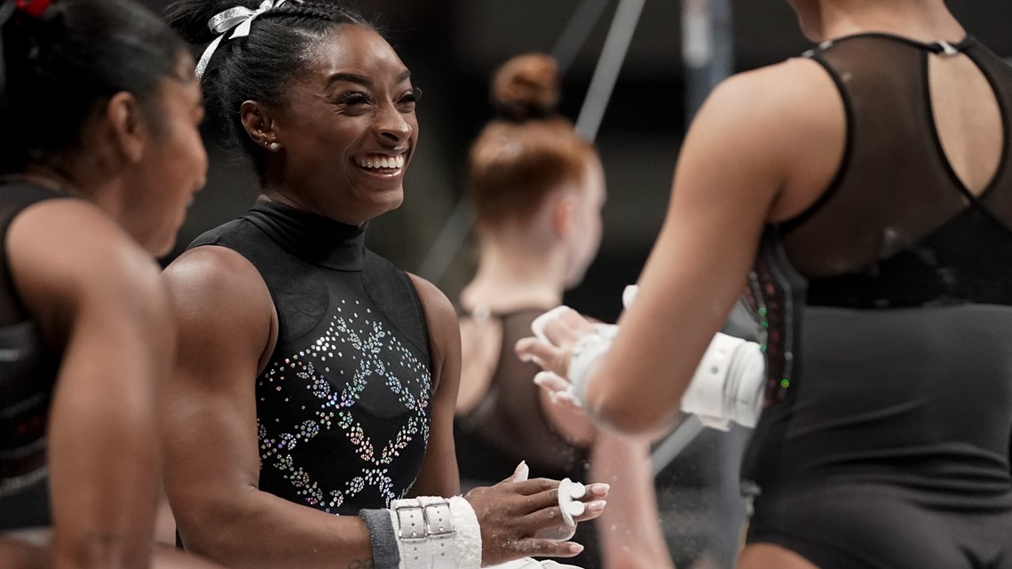 Simone Biles leads U.S. to a record 7th straight team title at