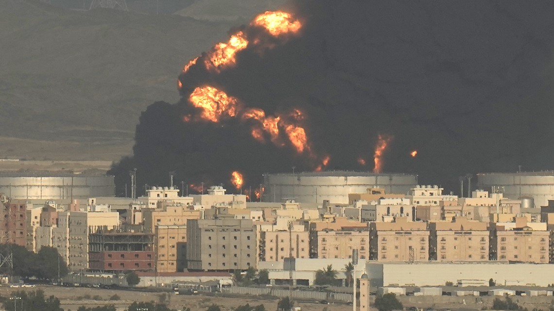 Pemberontak Yaman serang depot minyak di Jeddah jelang balapan F1