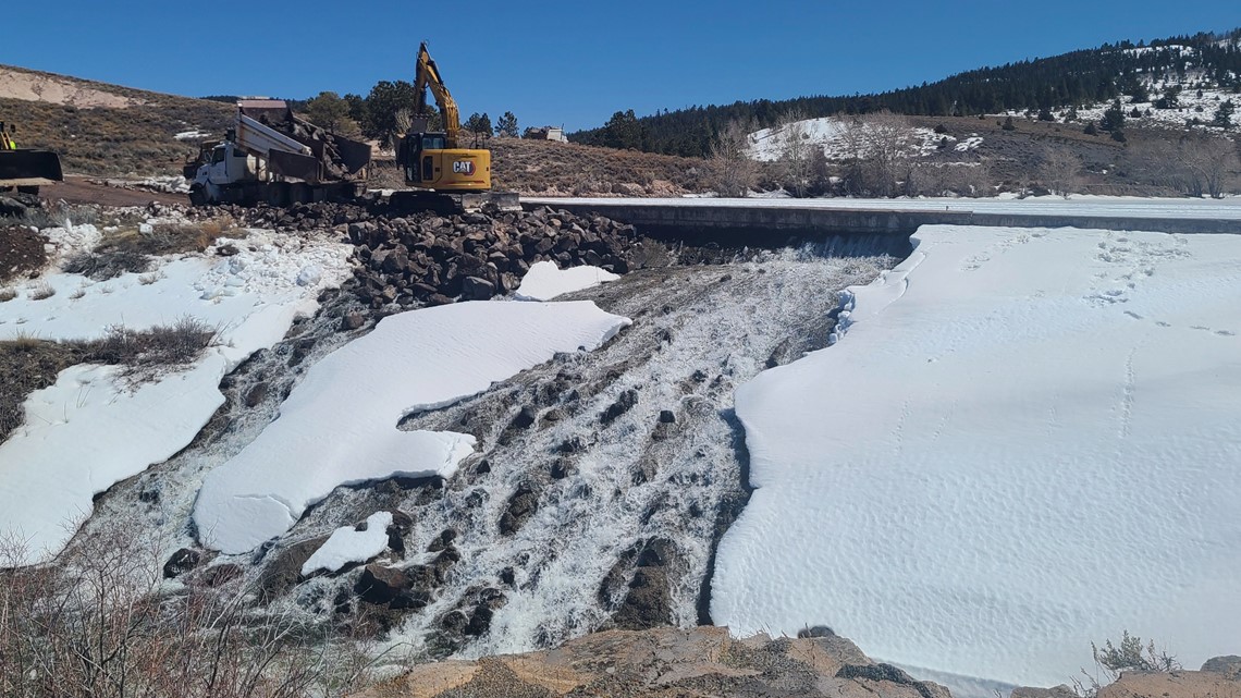 Water rushes through cracked Utah dam, nearby city at risk - Vimarsana News