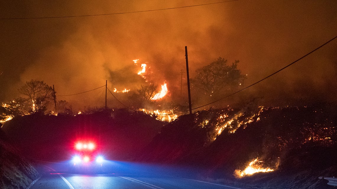 Kebakaran hutan di sepanjang Big Sur memaksa evakuasi