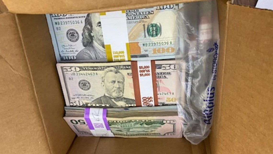 Hadiah anonim: uang tunai $ 180K dalam kotak kardus City College Harlem