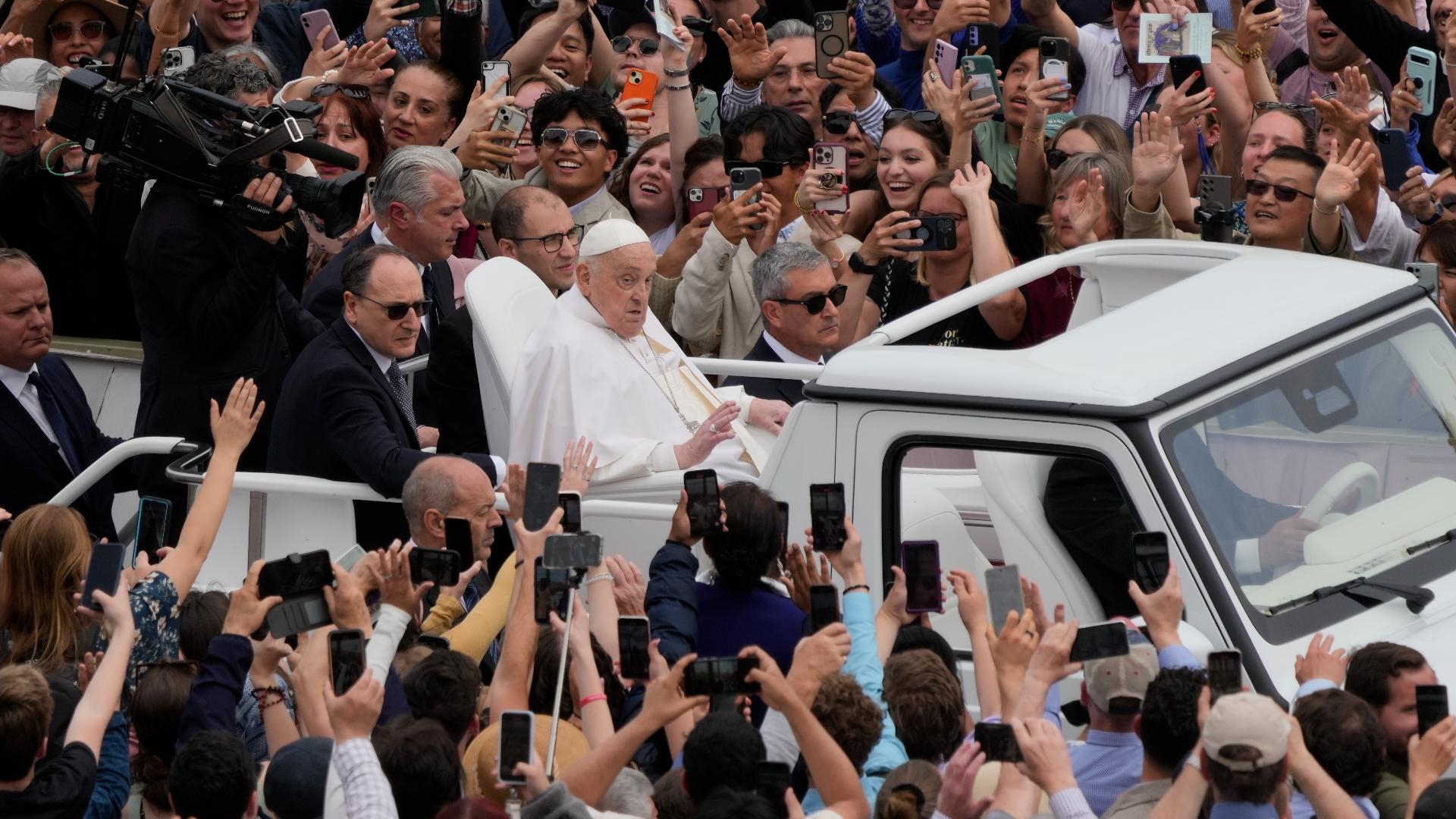 WATCH: Pope Francis last public appearance included popemobile ride in St.  Peter's Square