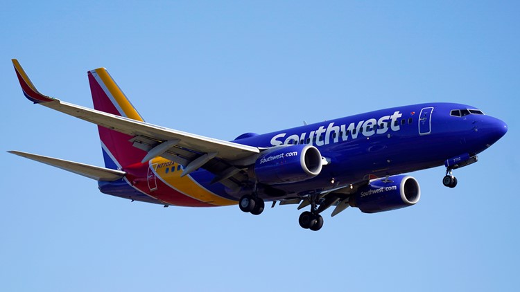 Southwest apologizes, gives customers frequent-flyer points
