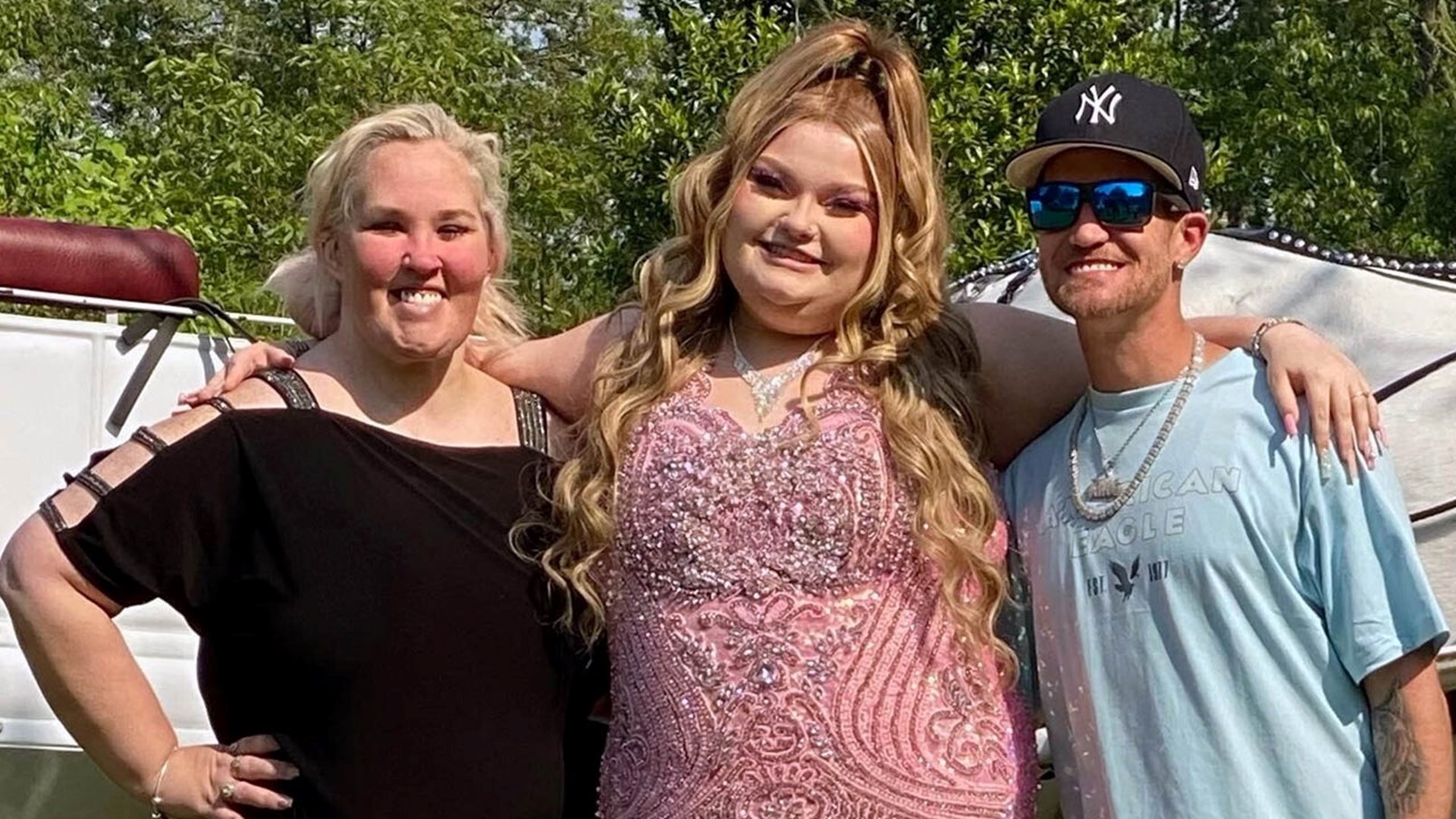 Alana Honey Boo Boo Thompson Poses For Prom Pics With Mama June And