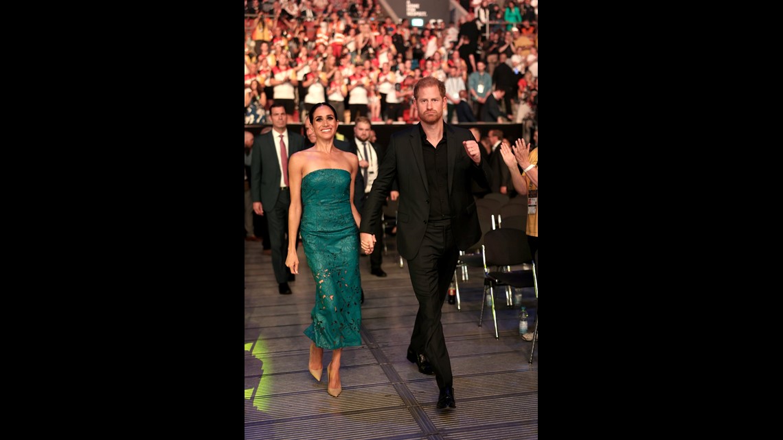 meghan markle green dress polo Meghan Markle Wore a Thing: Room 502 Dress in Africa Edition