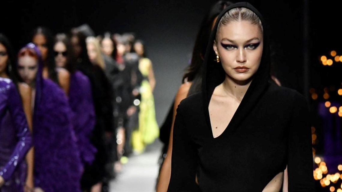 News Photo : Gigi Hadid walks the runway at the Versace show