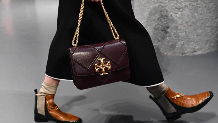 Up to 66% Off Tory Burch at the Amazon Summer Sale: Handbags, Perfume,  Jewelry and More 