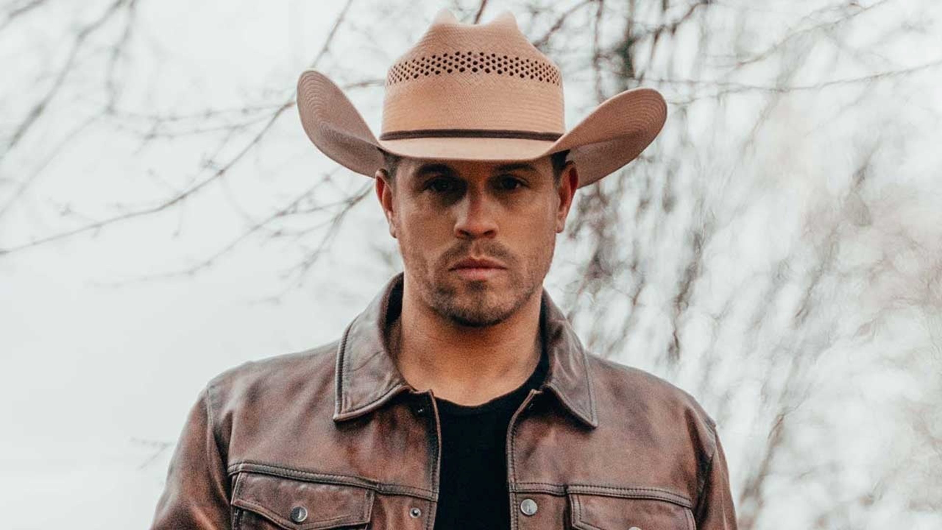 Dustin Lynch Releases Trailer for Brand New 'Momma’s House' Music Video