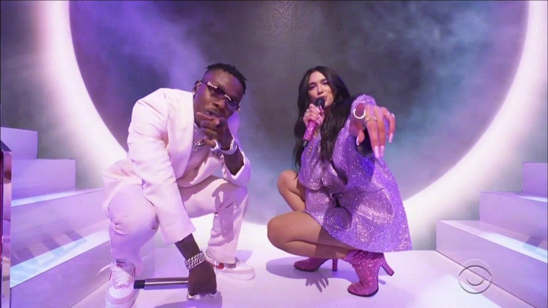 Dua Lipa Sparkles With 'Levitating' Performance Featuring DaBaby at(01)