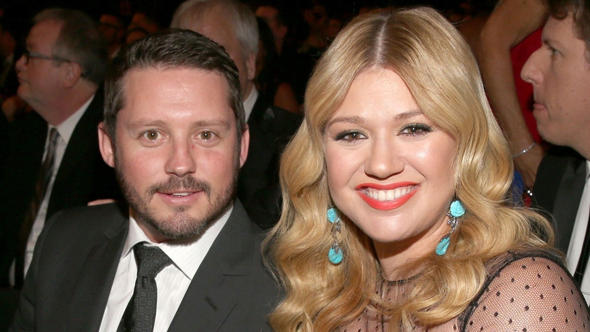 Kelly Clarkson Calls Her Life Amid Divorce 'a Little Bit of a Dumpster