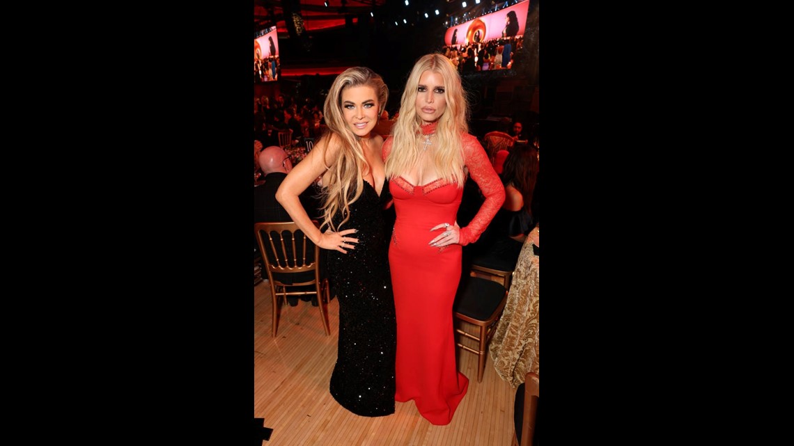 Jessica Simpson Looks Red Hot With Sister Ashlee and Evan Ross at 2024  GRAMMYs Viewing Party