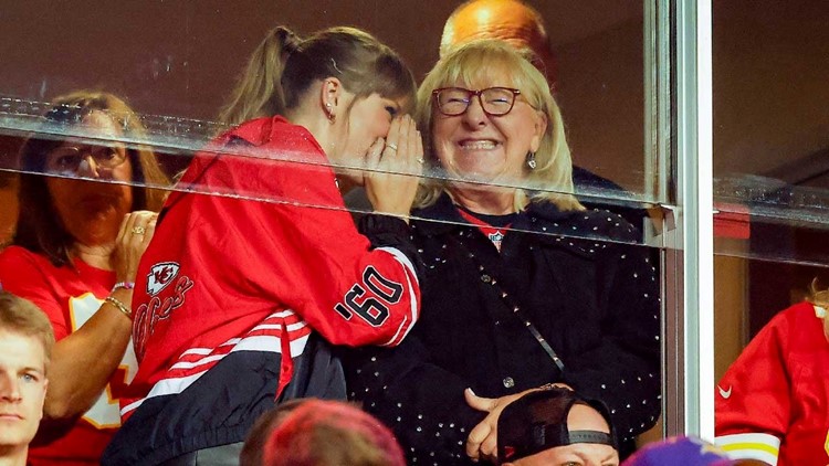 Travis Kelce's Mom Donna Talks Making Taylor Swift Her Facebook Photo: We  Got a Few Selfies | 9news.com