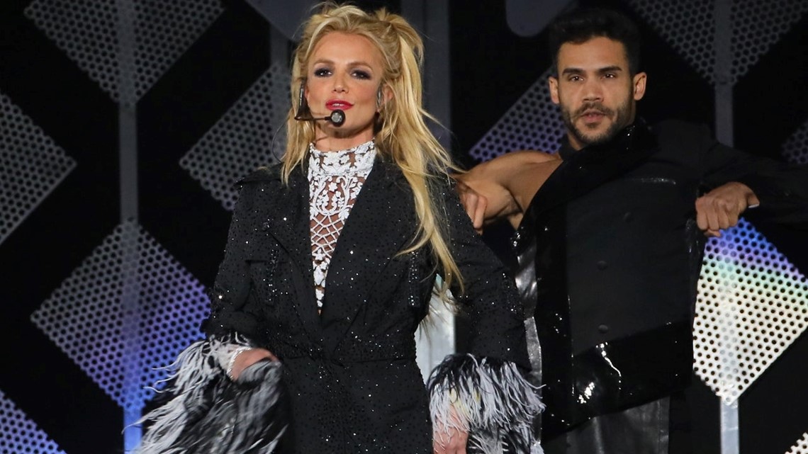 'The Voice' Britney Spears Sends Special ShoutOut to Friend and(02)