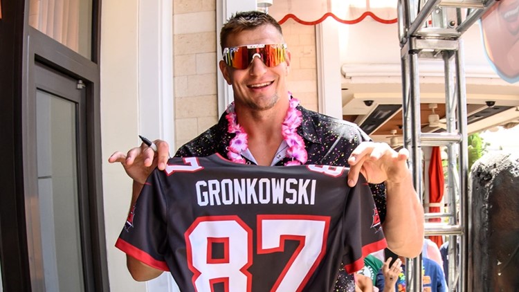 Rob Gronkowski Announces Retirement From NFL - Sactown Sports