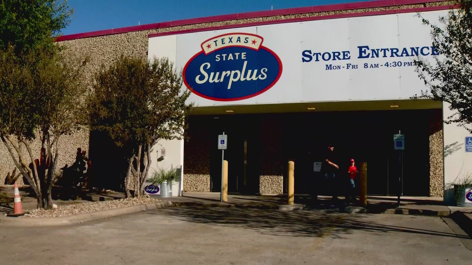 Ever wondered what happens to all the things left at Texas airports? KENS 5 Mike Jimenez takes a trip up to Austin and inside the State Surplus Store to find out.