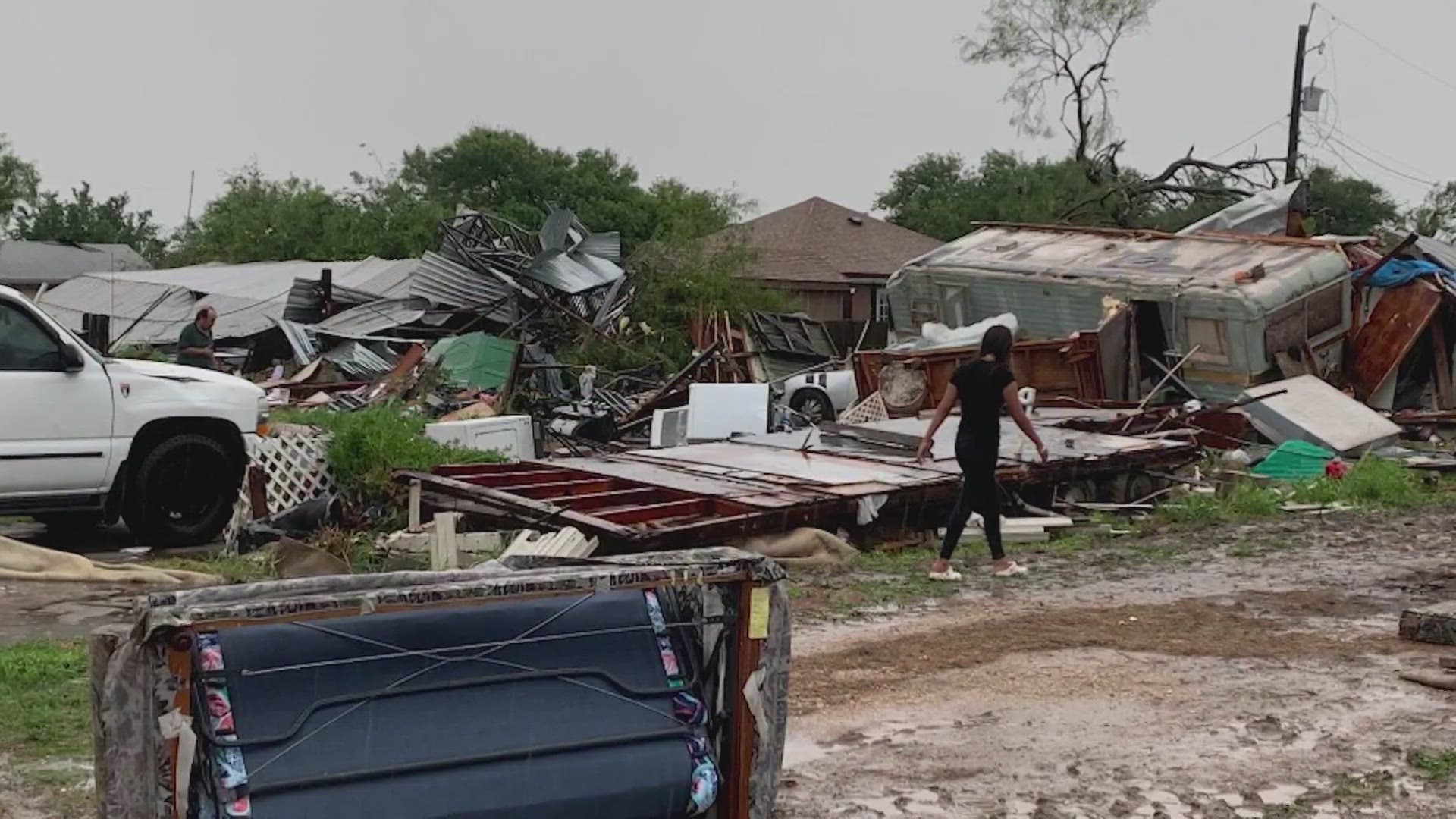 Tornado in south Texas kills 1, damages dozens of homes | 9news.com