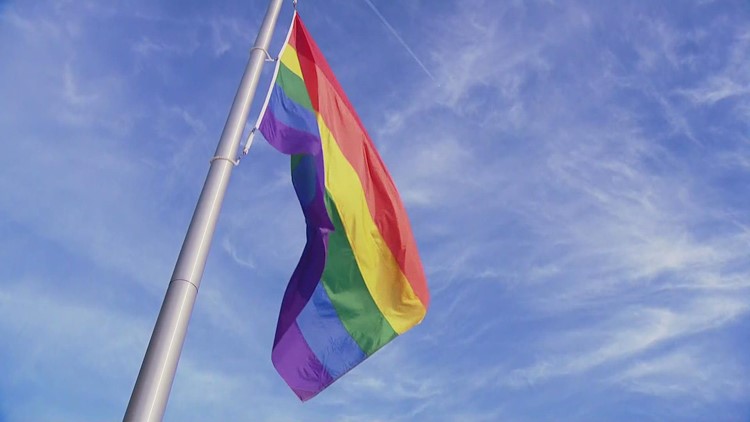 Proyectos de ley anti-LGBTQ afectan a los jóvenes LGBTQ, según una encuesta