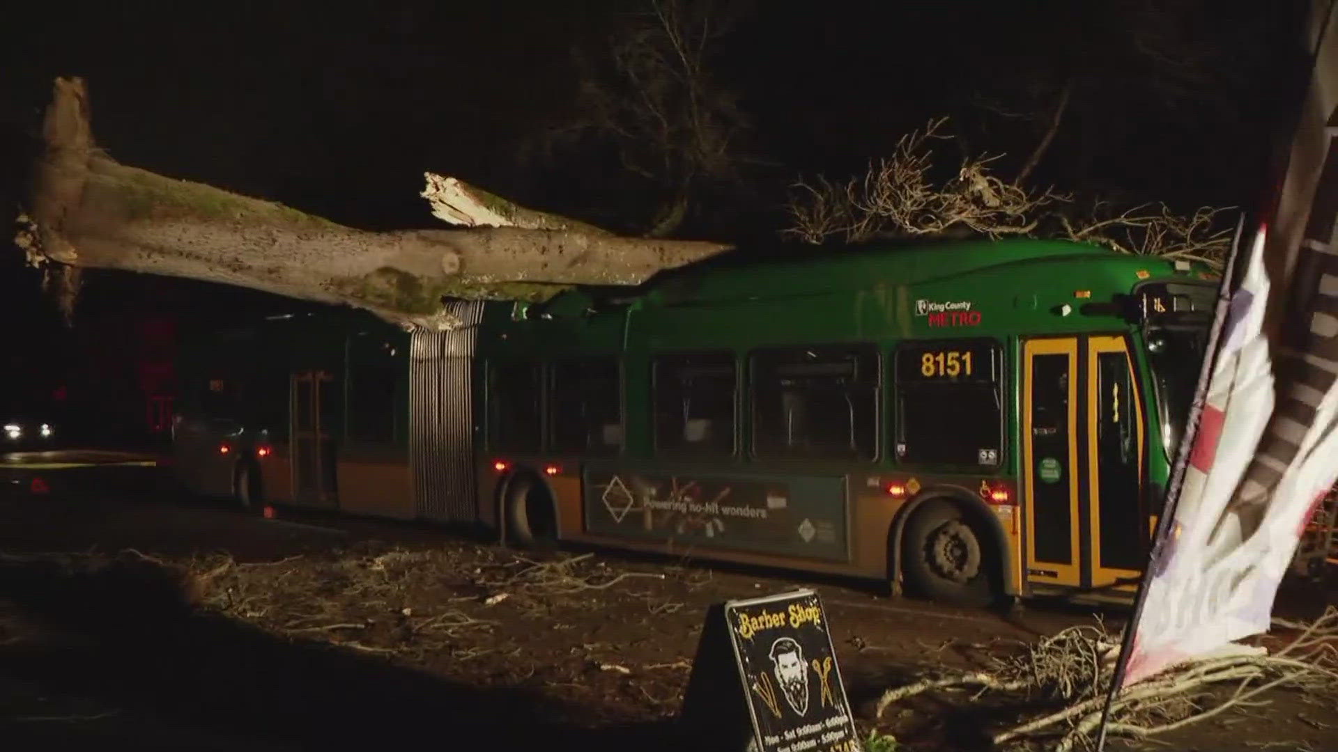 'Bomb cyclone' kills 2 and knocks out power to over 500K | 9news.com
