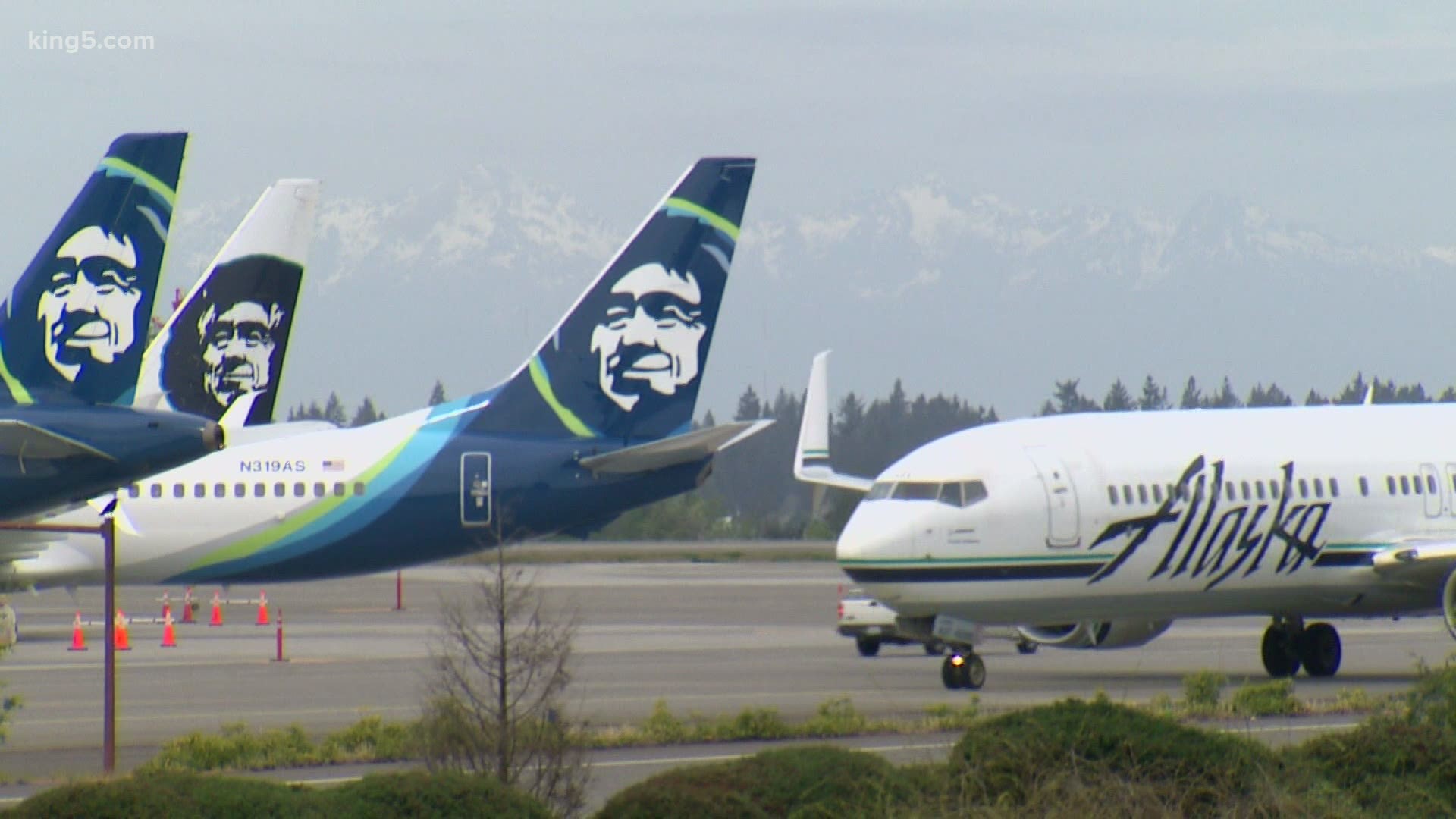 Alaska Airlines will ban free flights for emotional