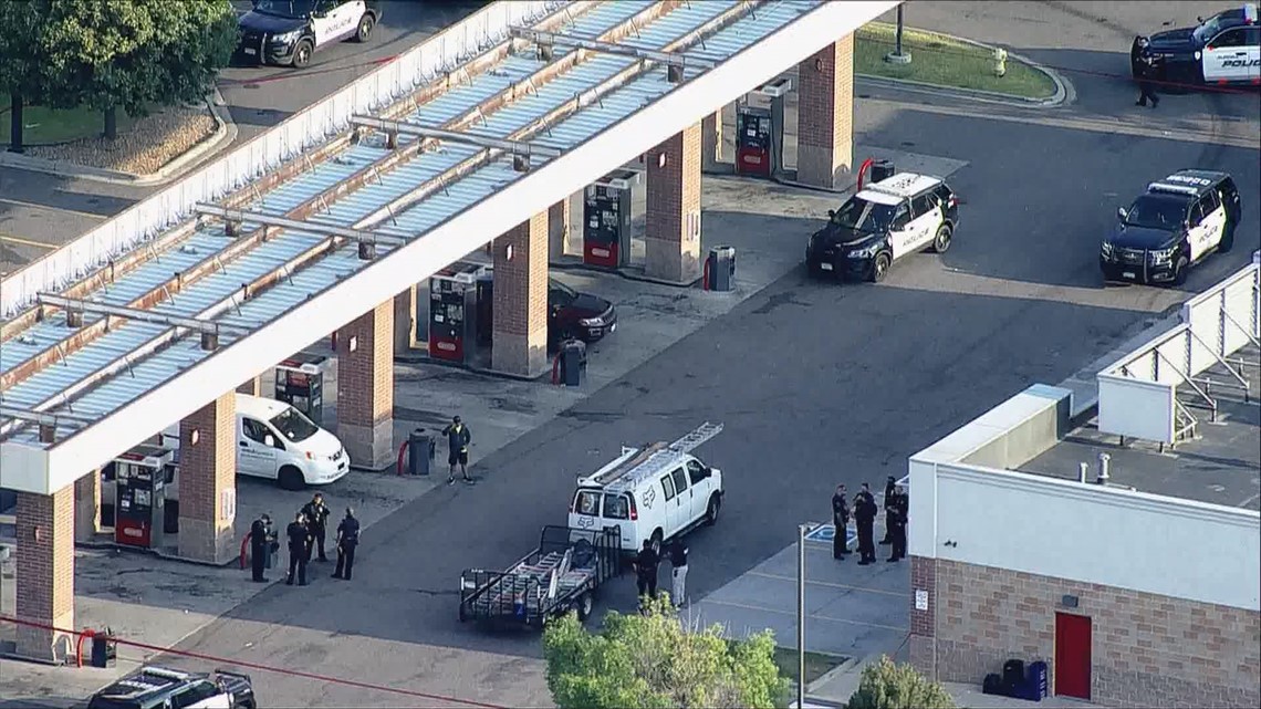 Man injured after shooting at Aurora gas station