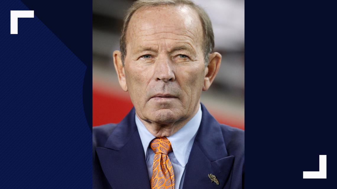 Broncos owner steps down to deal with Alzheimer's