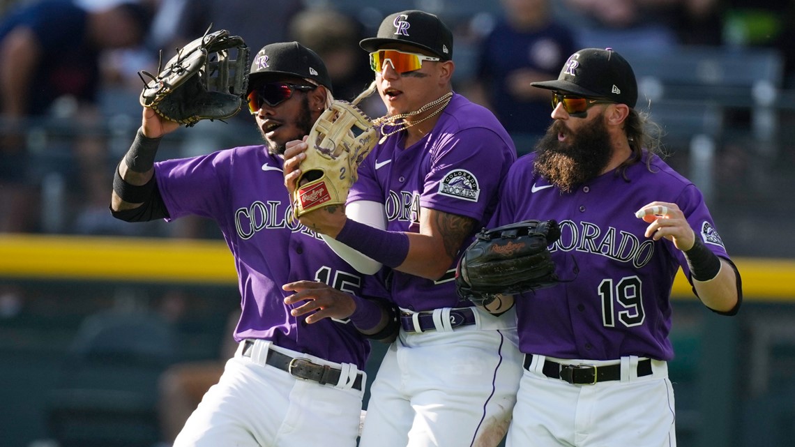 Rockies' Yonathan Daza injures shoulder, leaves game vs. Cardinals