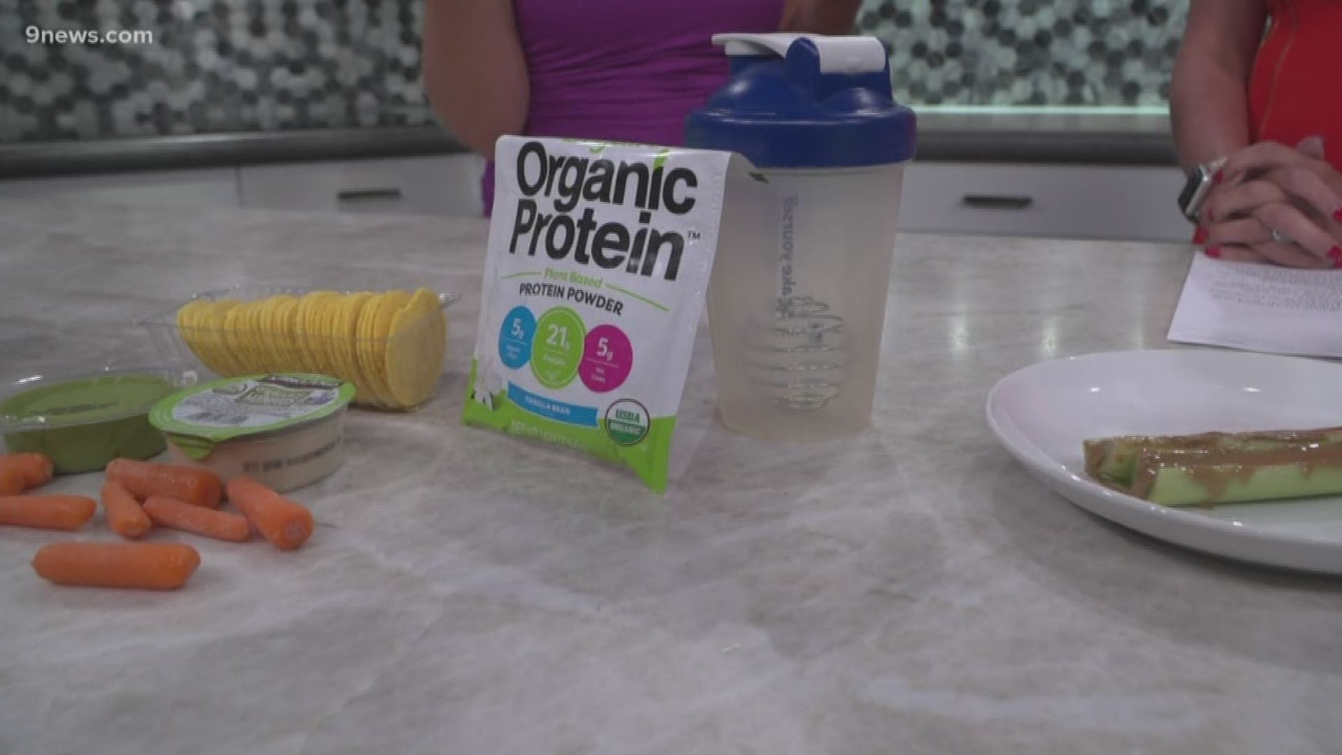 College and eating healthy really can go hand in hand. 9NEWS nutritionist Regina Topelson offers up some tips.