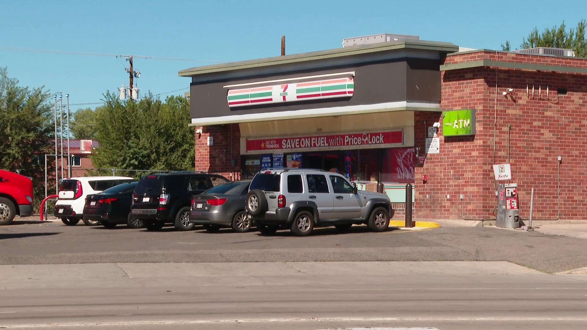 Coverage image for: Denver police arrest 1 after brief hostage situation at 7-Eleven convenience store