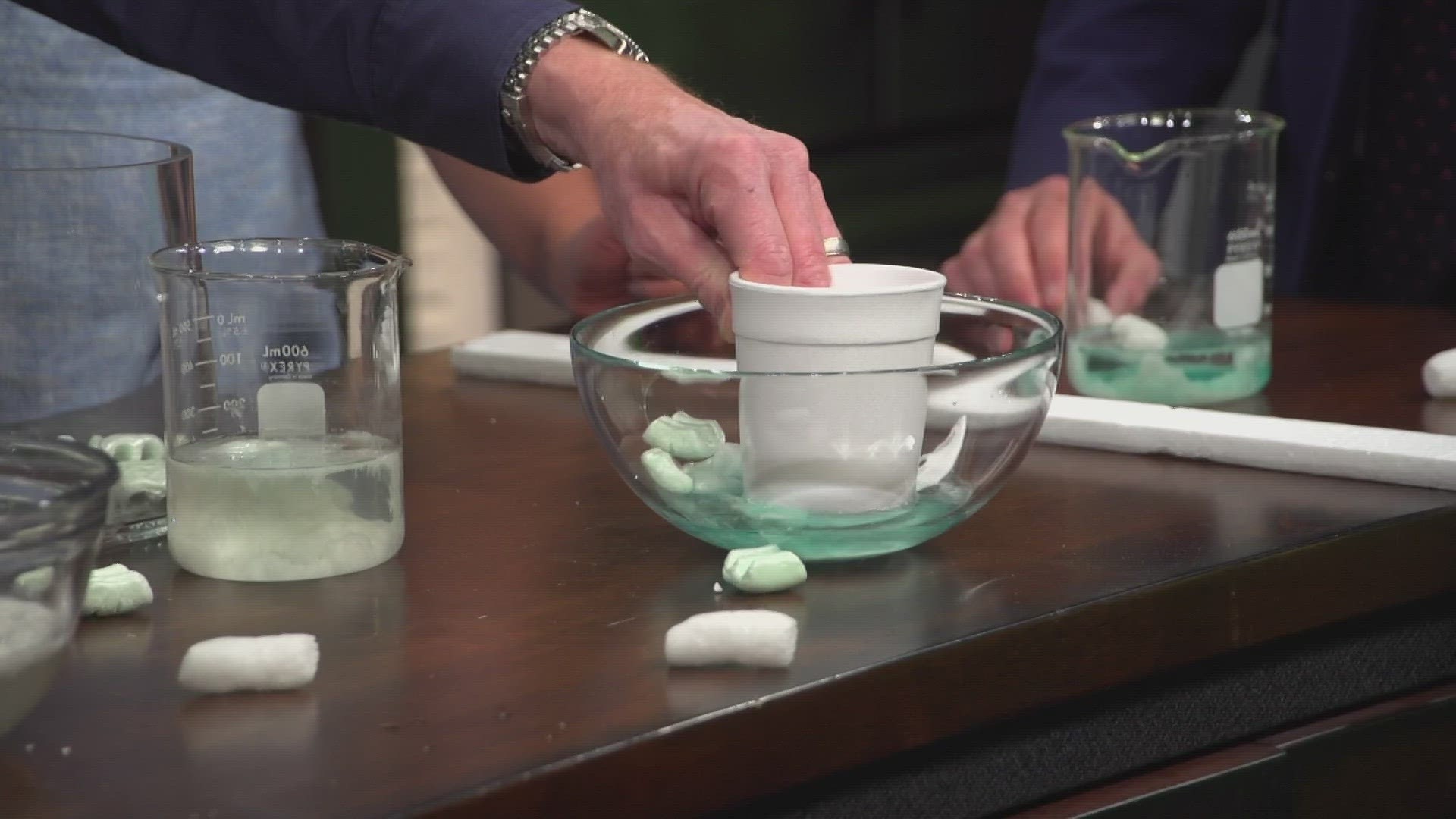 Science guy Steve Spangler demonstrates an Earth Day science experiment that can teach us a bit more about recycling.