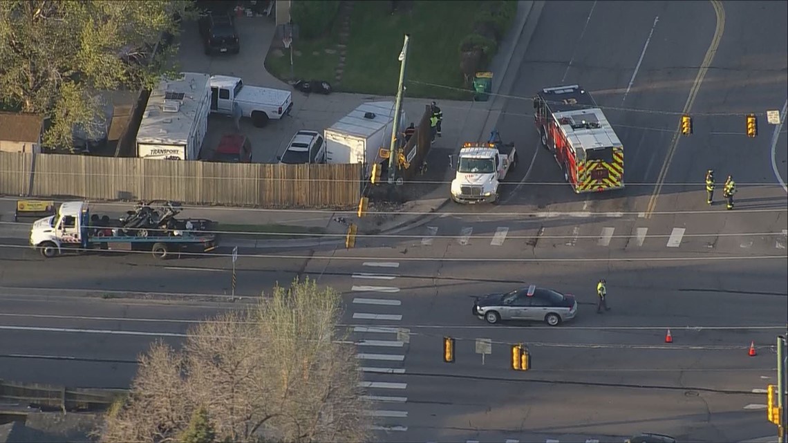 Teen driver killed after crashing into traffic pole | 9news.com