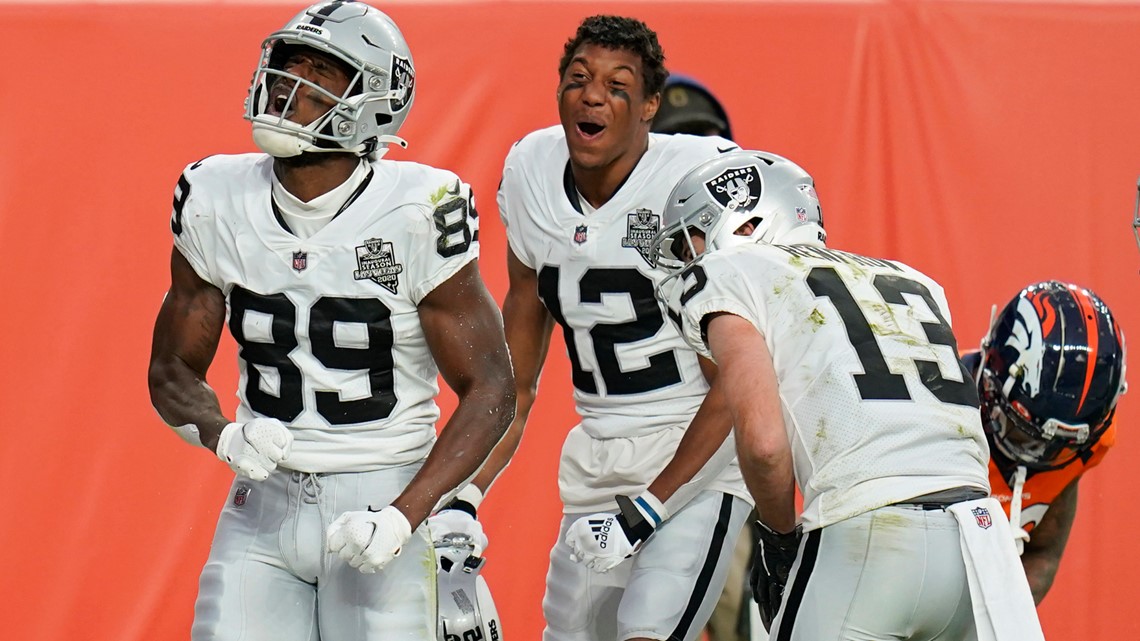 Oakland Raiders wide receiver Jordy Nelson (82) runs against the Denver  Broncos during the first half of an NFL football game, Sunday, Sept. 16,  2018, in Denver. (AP Photo/Jack Dempsey Stock Photo - Alamy