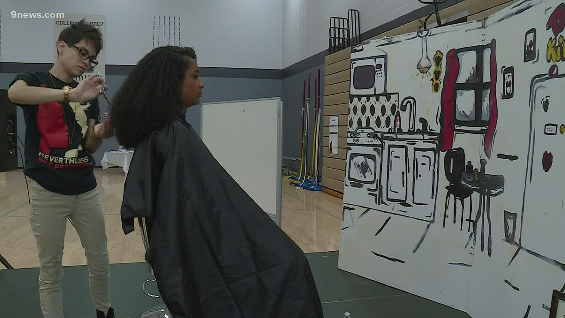 An expo in Denver's Rachel B. Noel Middle School brought curly haired Coloradans together under one roof. The three event called, "A Curly Weekend" was meant to encourage young girls and women to embrace their natural or curly hair. It consisted of panels, workshops and local vendors.