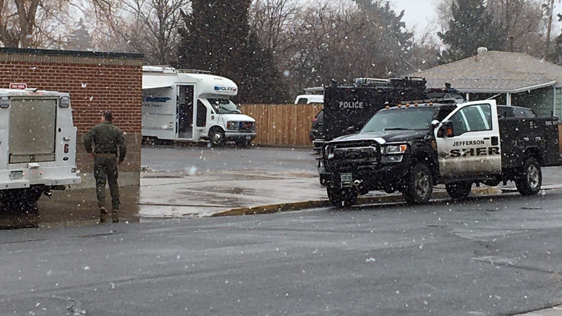 Wheat Ridge Police Suspect barricaded inside home after shooting